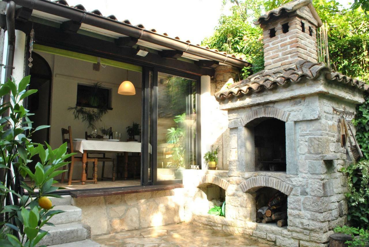 Old Town Uspon Apartment Pula Exterior photo
